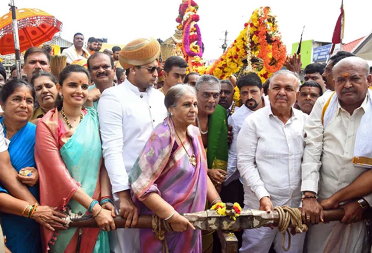 कर्नाटक सरकार वाडियार परिवार को परेशान कर रही : एचडी कुमारस्वामी